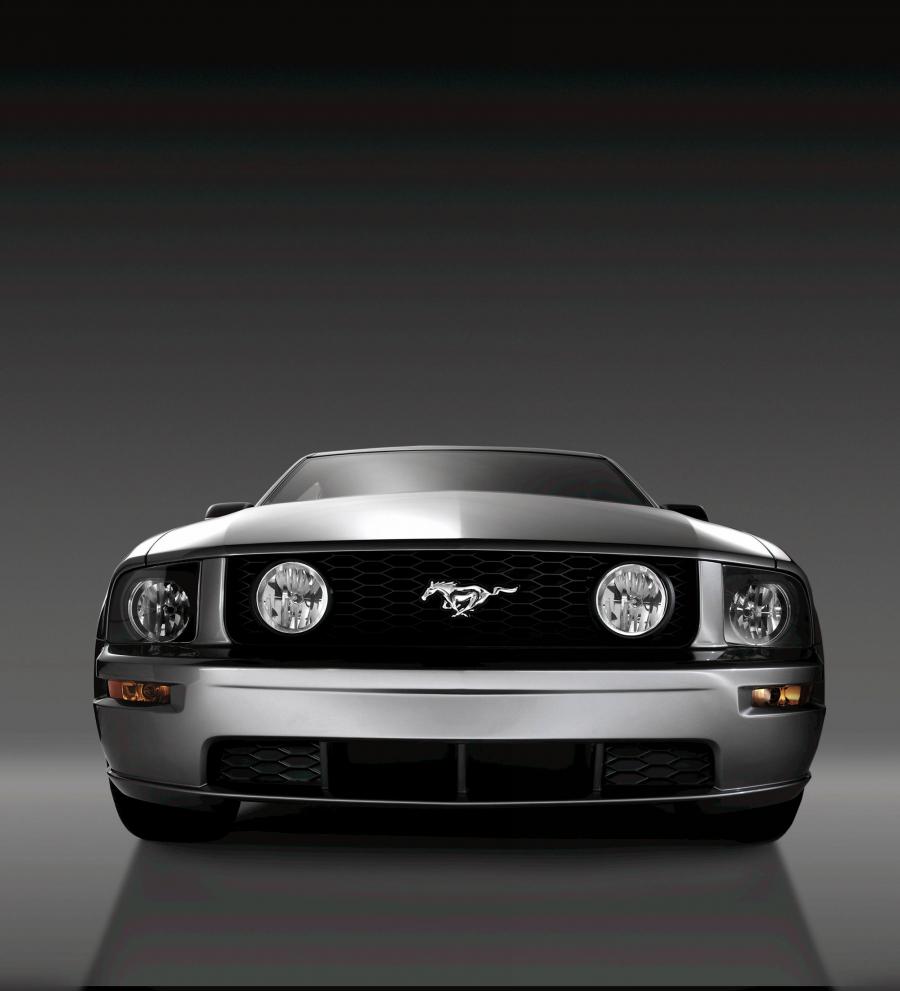  Ford Mustang GT 2005 года  (фото 91 из 209)